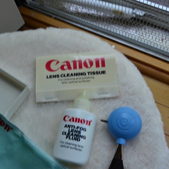 Canon Camera And Lens Cleaning Kit - Picture 9 of 10